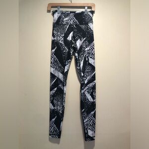 Lululemon Wunder Under Legging size 4